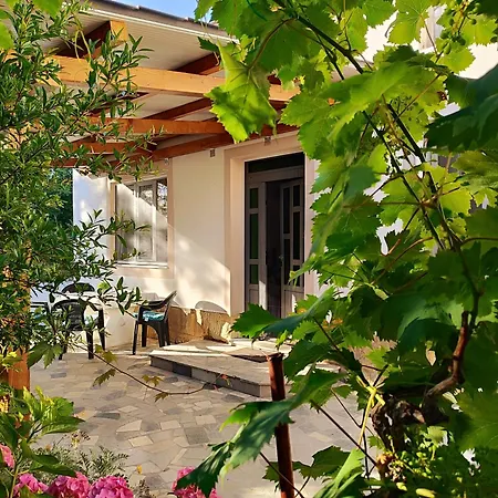Apartman Daniel With Free Parking Mundanije Exterior foto
